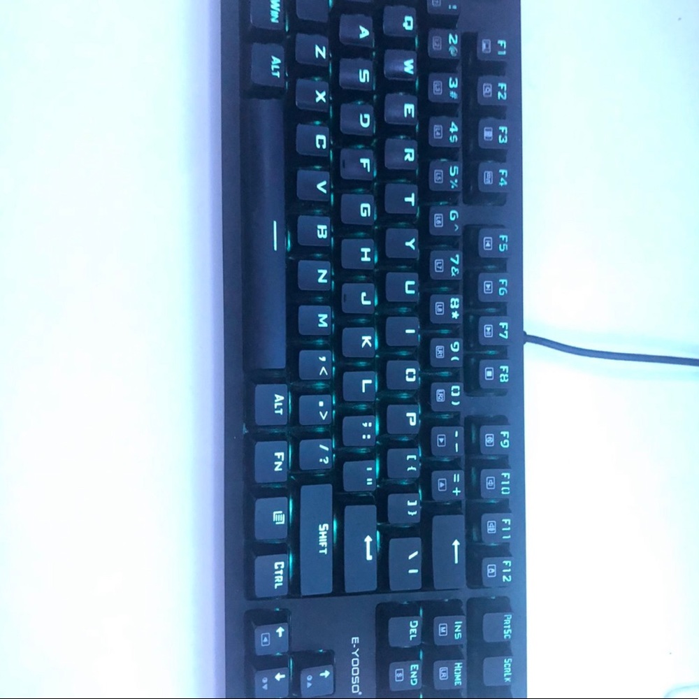 E-YOOSO keyboard rbg lights on side